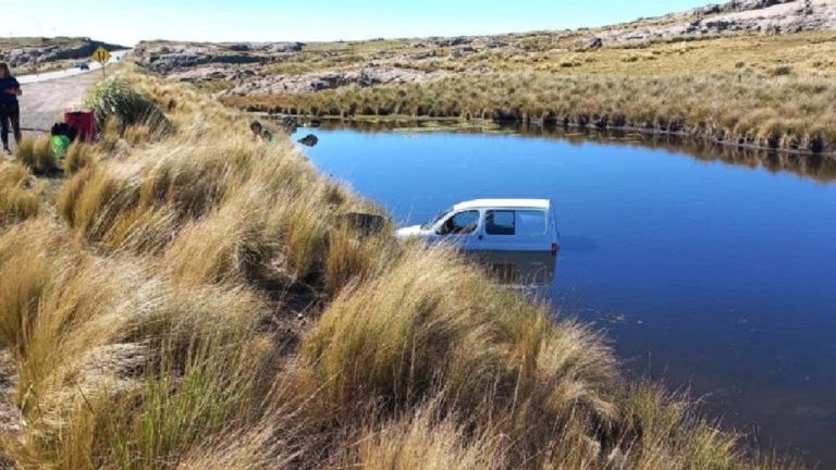 Se Despist En El Camino De Las Altas Cumbres Y Cay A Una Laguna