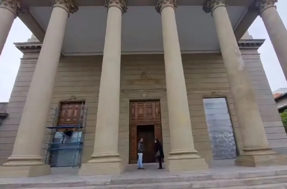 Blindan la Catedral en la previa al 35° Encuentro de Mujeres y Disidencias