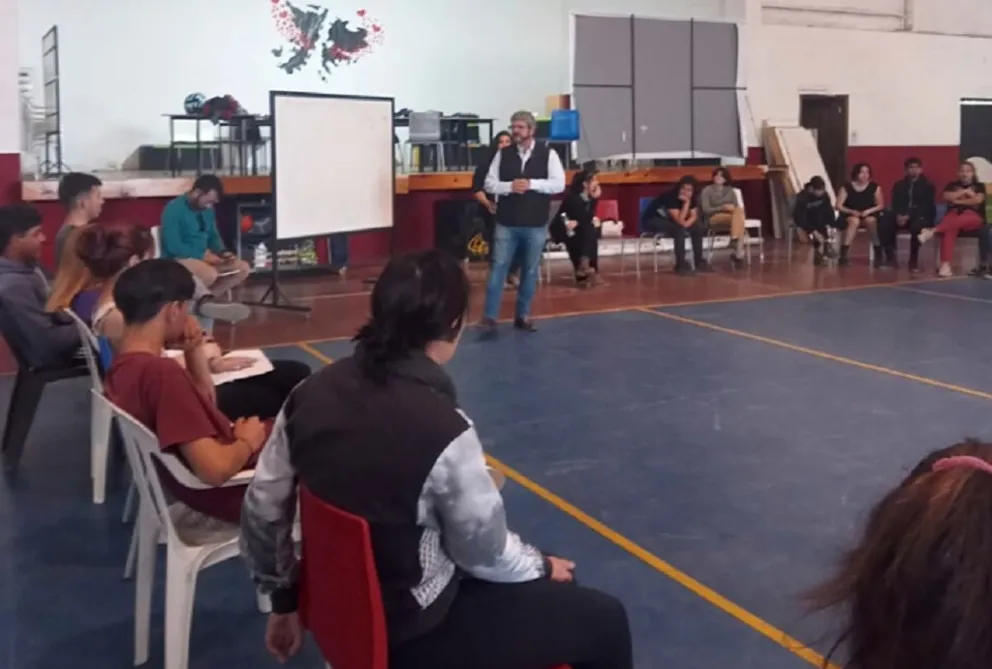 “Educación al consumidor” fue el tema de una clase especial en la escuela generativa del club San Martín