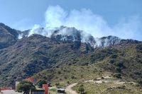 Trabajan para contener incendios en Sierras de los Comechingones  y Villa de la Quebrada