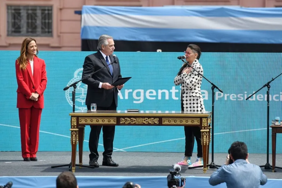 Ayelén Mazzina asumió como ministra de las Mujeres, Géneros y Diversidad de la Nación