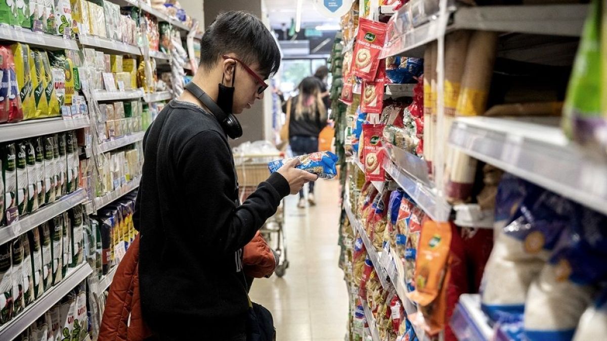 La inflación se aceleró por tercer mes consecutivo: fue del 6,6% en febrero y en un año superó el 100%