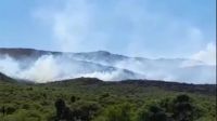 Combaten un impactante incendio forestal en Traslasierra: al menos 50 evacuados