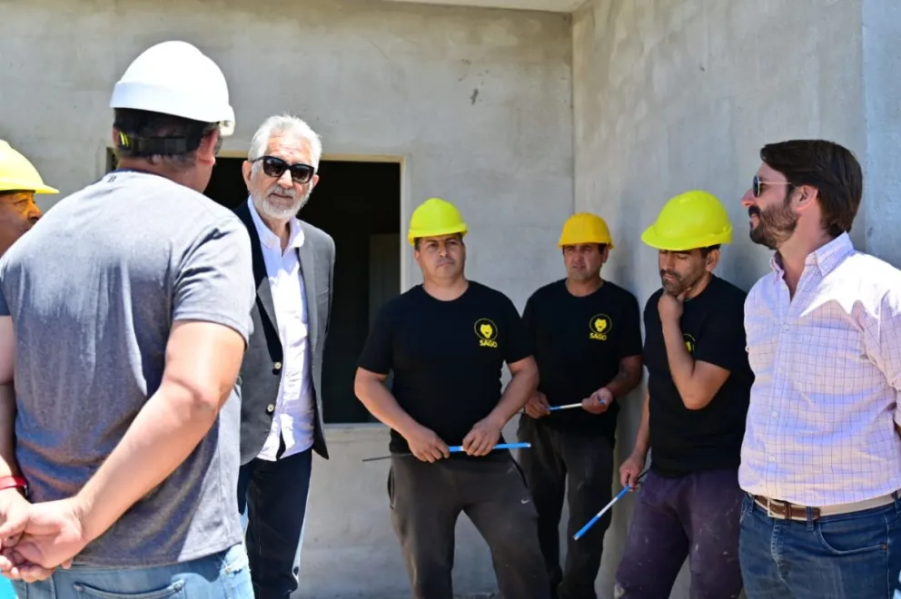 El gobernador visitó a los vecinos de Naschel