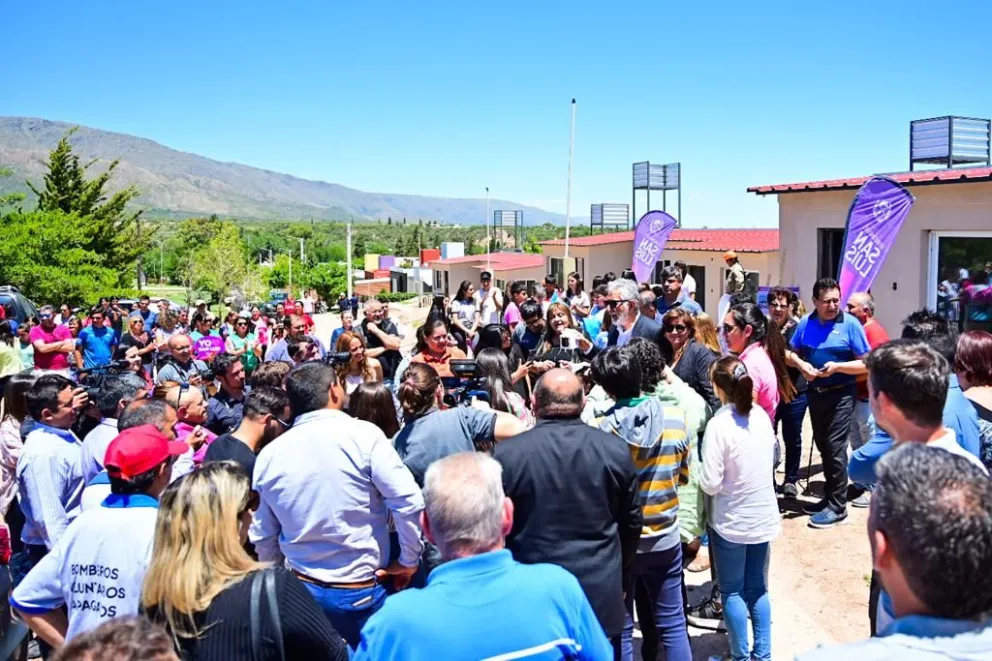 Papagayos: el gobernador recorrió la construcción de viviendas sociales