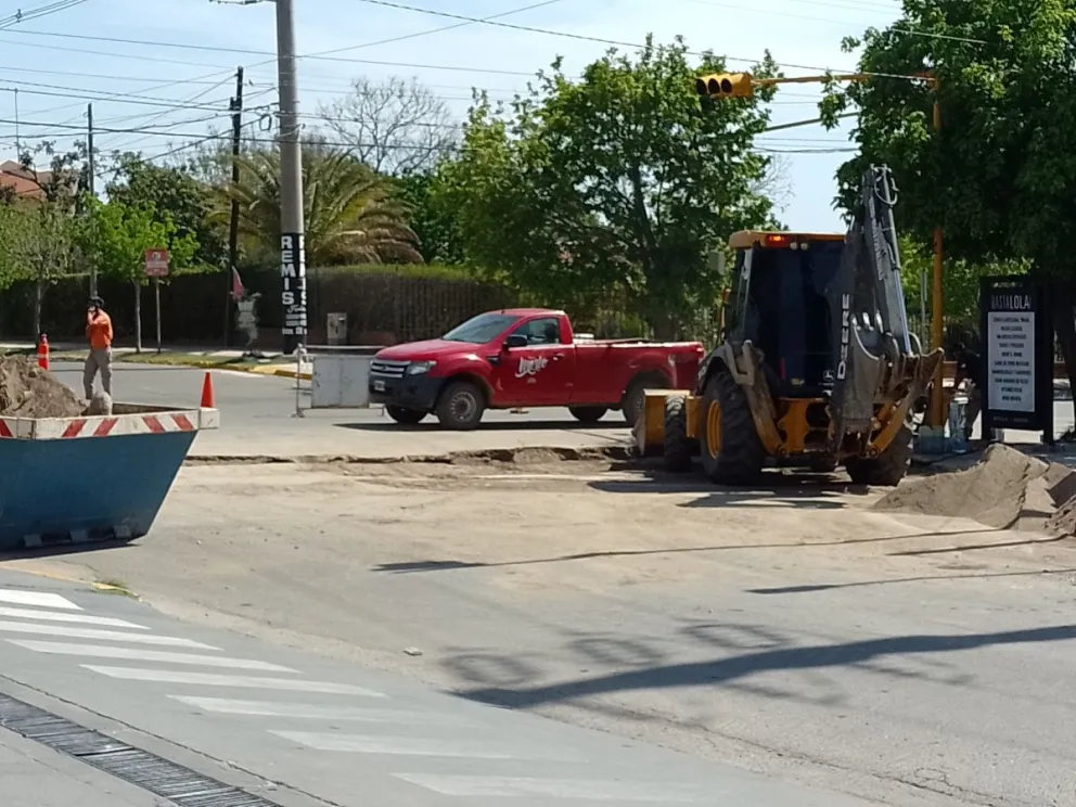 Reparan el caño maestro, que había dejado sin agua al centro de Villa de Merlo