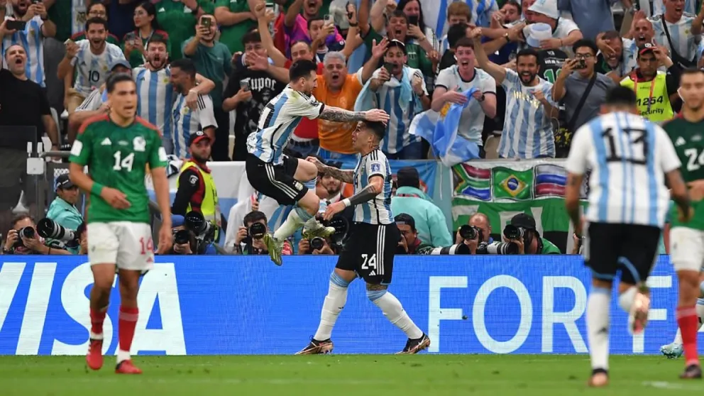 Con goles de Messi y Enzo Fernández, Argentina venció 2-0 a México y dio un paso importante a la clasificación a octavos