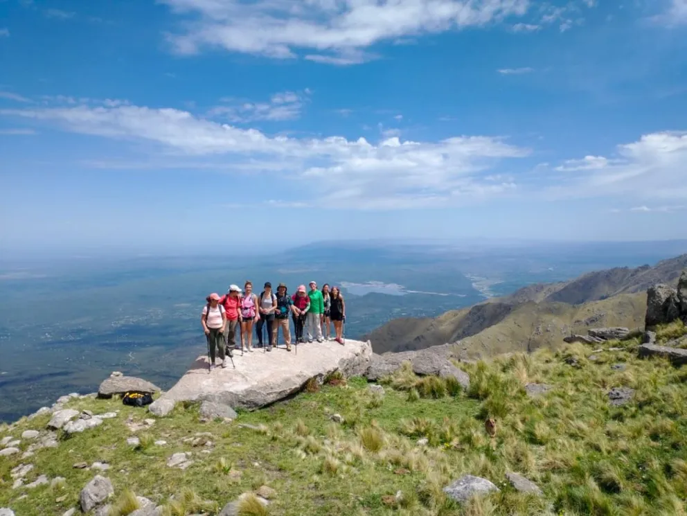 La Facultad de Turismo y Urbanismo (FTU) dictará el Taller de Trekking "Hacia la Cumbre del Cerro Champaquí" - Viví una experiencia serrana. 
