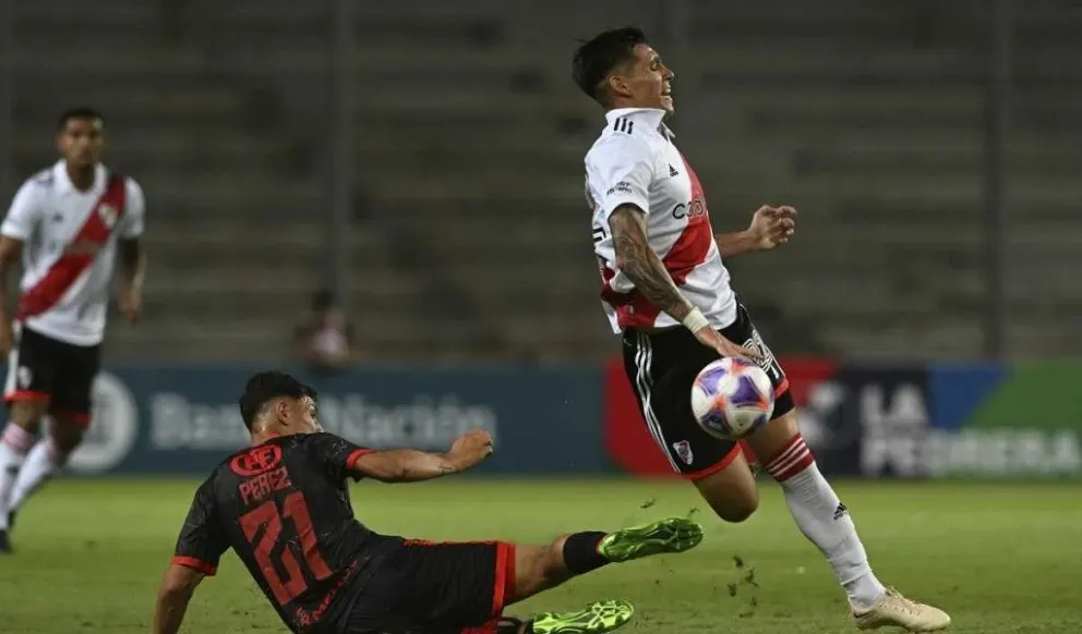 Amistoso en La Pedrera: Kranevitter sufrió una fractura de tobillo en su regreso a River