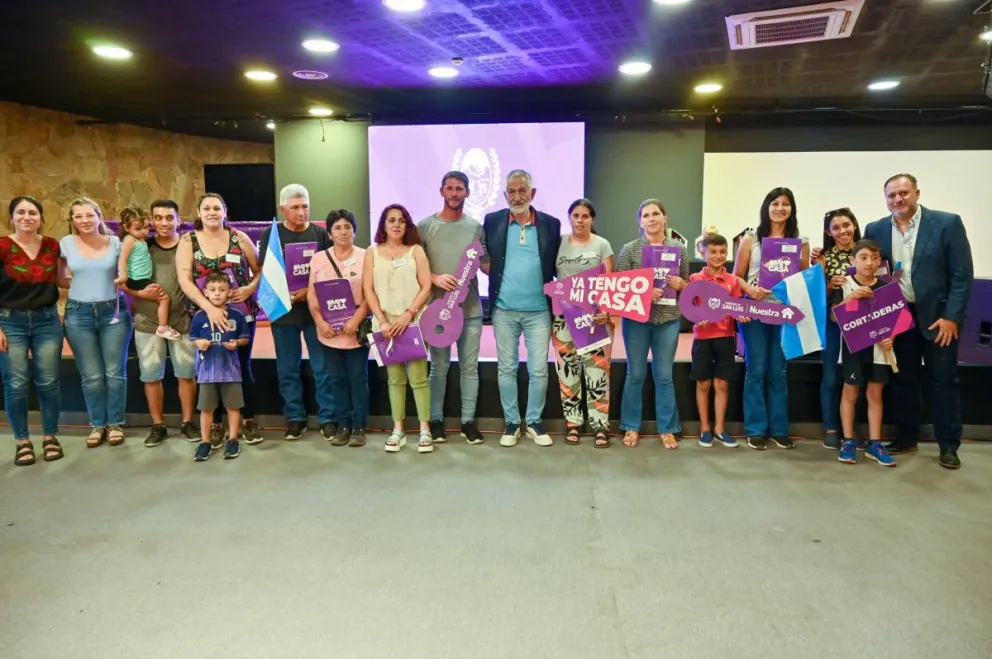 Más familias recibieron las llaves de sus nuevos hogares