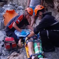 Villa de Merlo: Rescataron a un hombre que había caído desde un desfiladero hacia un arroyo