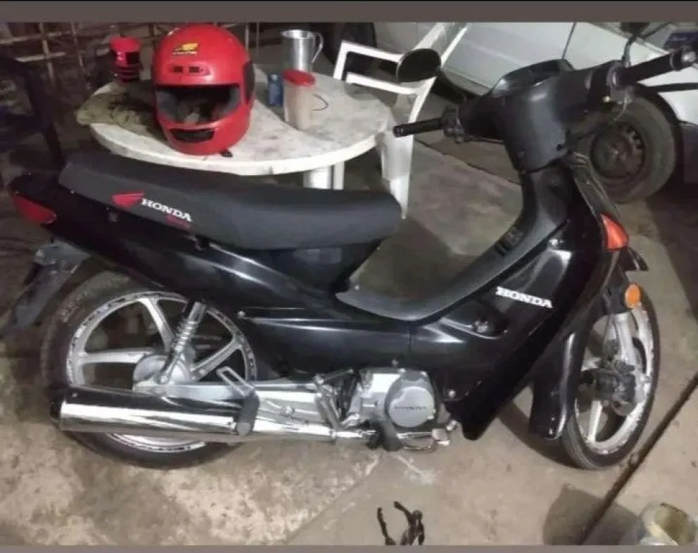 Salió de trabajar y descubrió que le habían robado la moto