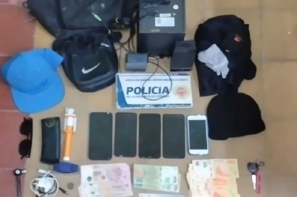 Aprovechó que turistas disfrutaban del río y se llevó celulares y dinero: fue detenido en Nono
