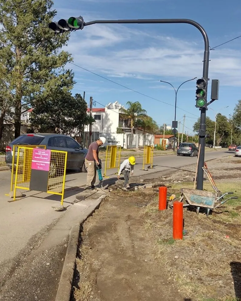 Nuevos semáforos y veredas en Ruta 5 y Juana Azurduy