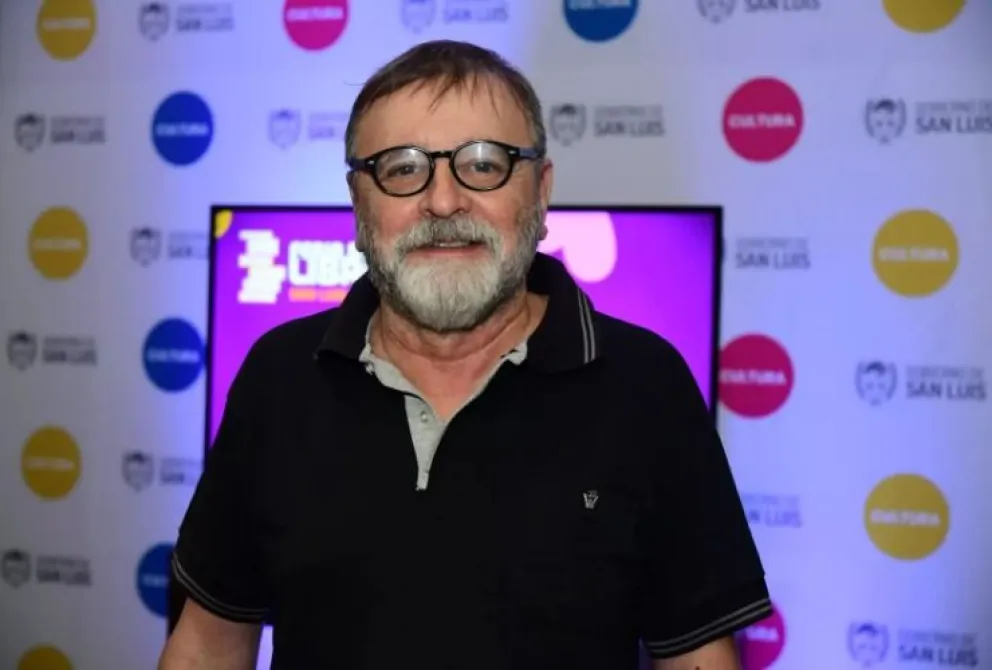 Gustavo Menéndez: “Los libros tienen que llegar a las manos de los chicos”