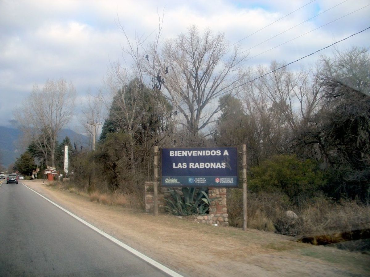 Siniestro vial en Las Rabonas: perdió el control del vehículo y cayó hacia el barranco en la Curva la Herradura