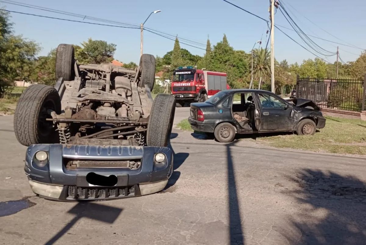 Impactante accidente en la intersección de avenida del Deporte y calle Tissera