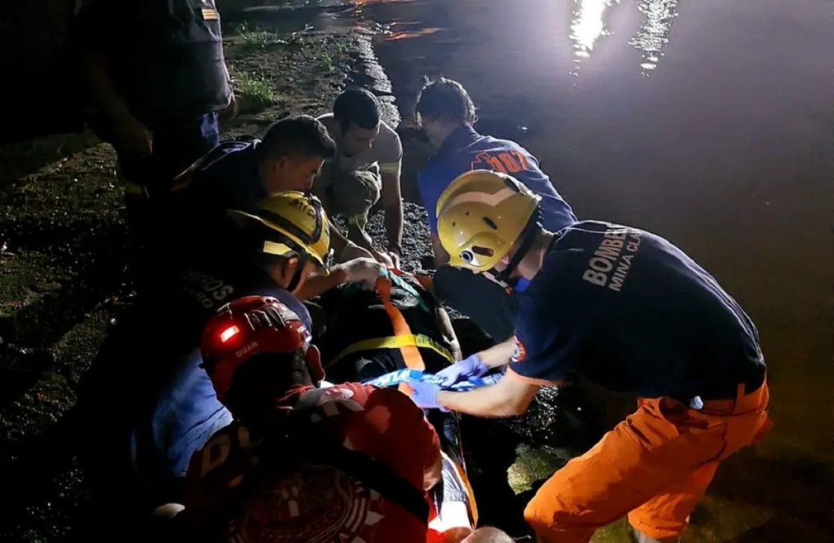Mina Clavero: rescataron a una mujer que cayó de un puente al río