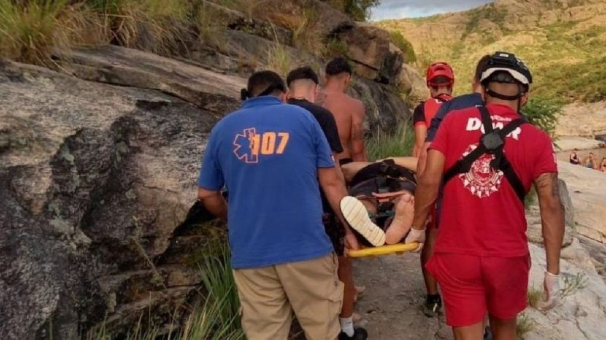 Un hombre se accidentó en el río de Mina Clavero