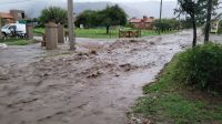 Fuerte temporal en Villa de Merlo: casas, calles inundadas y arroyos muy crecidos