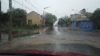 Fuerte temporal en Villa de Merlo: casas, calles inundadas y arroyos muy crecidos
