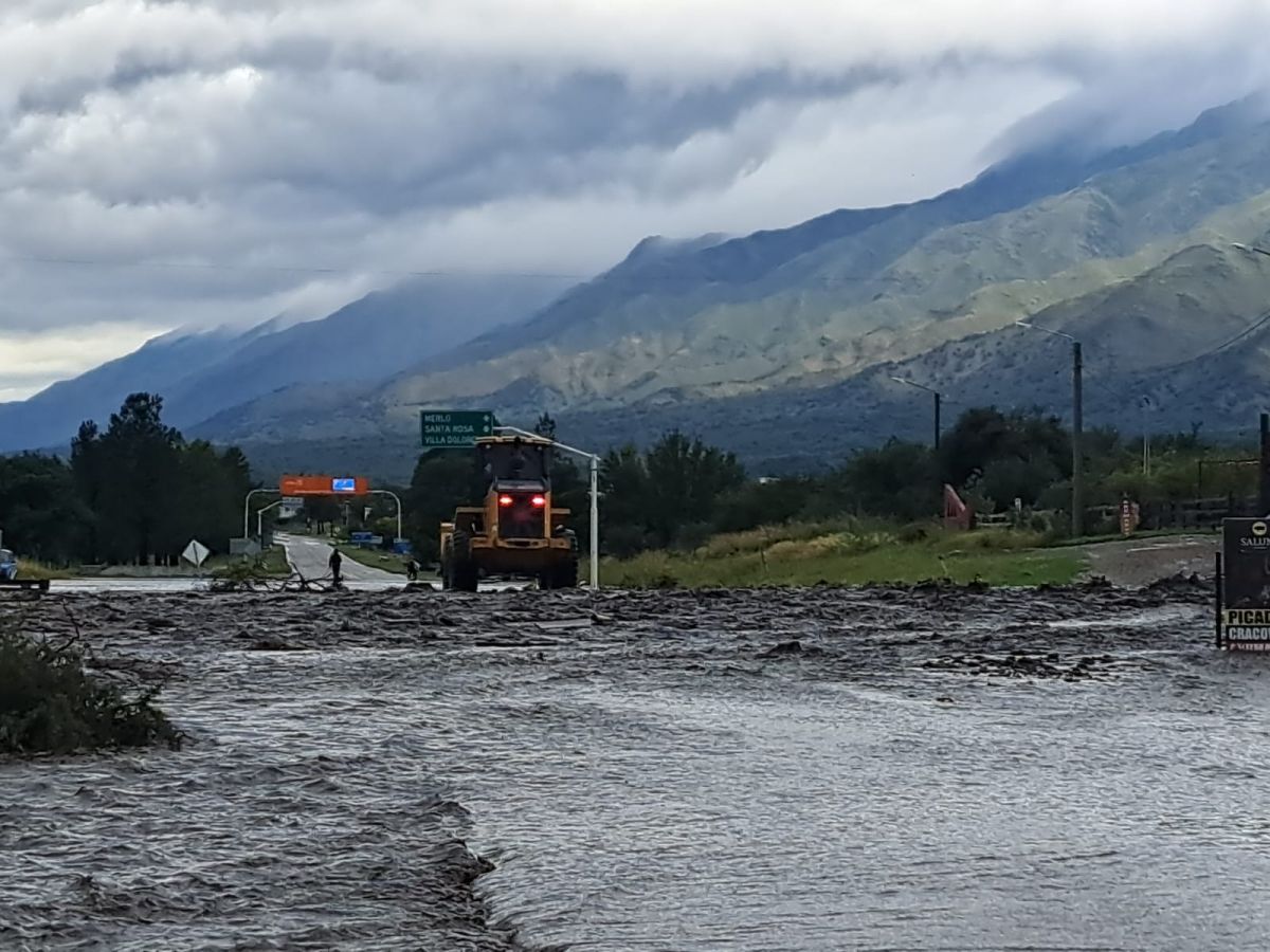 Campamento de Emergencia en Villa de Merlo en el predio de Vialidad Provincial