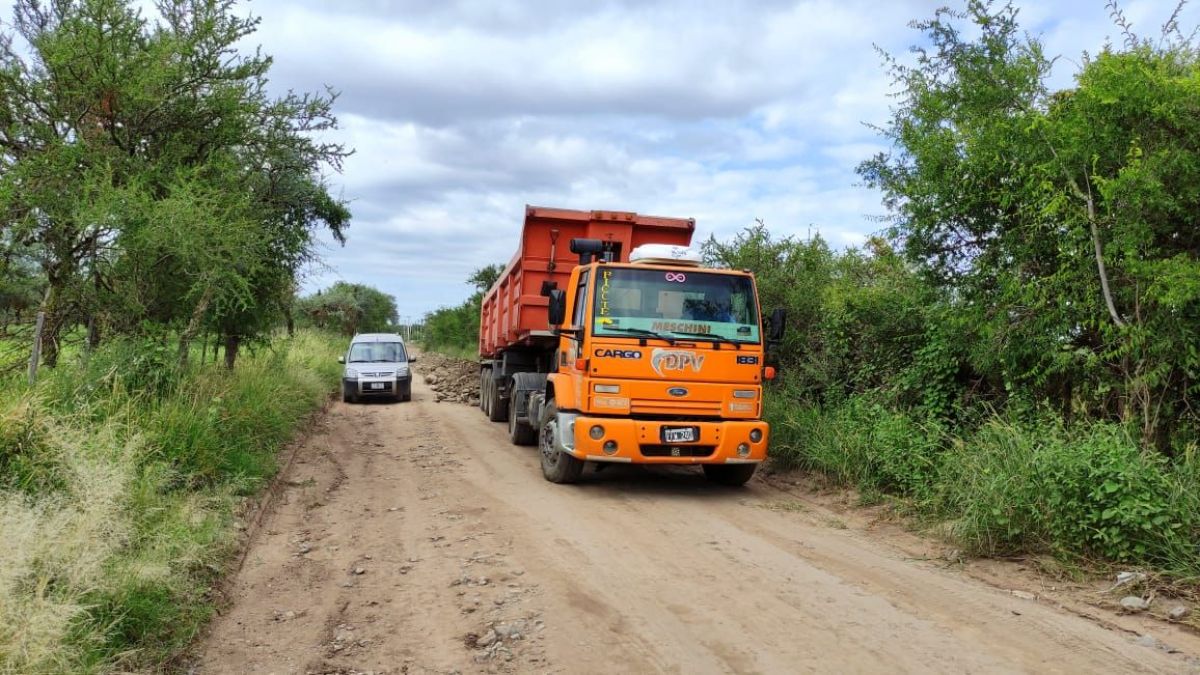 Continúa la reparación de calles en Villa de Merlo