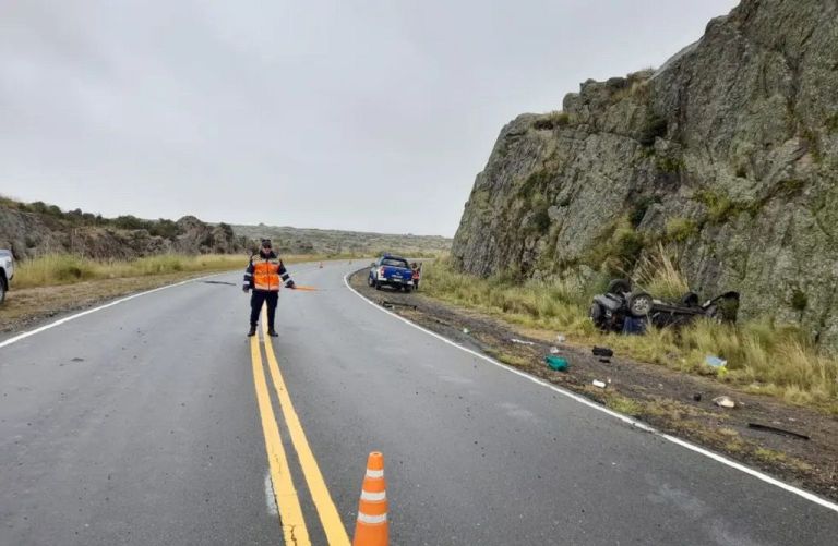 Despiste y vuelco fatal en el Camino de las Altas Cumbres: un muerto ...