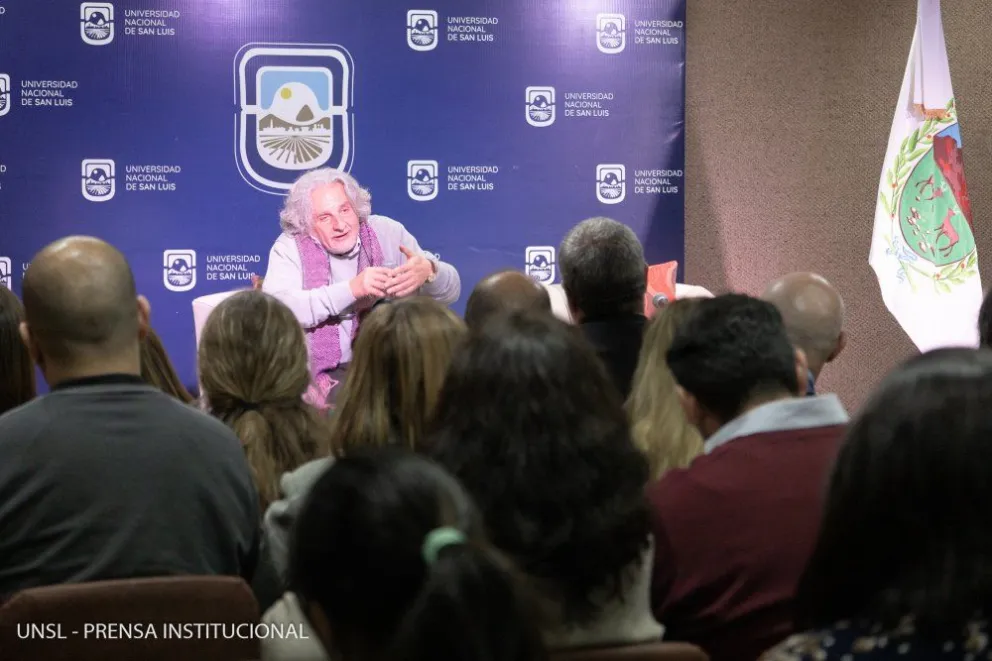 La UNSL homenajeó y galardonó al Dr. Jorge Larrosa Bondía