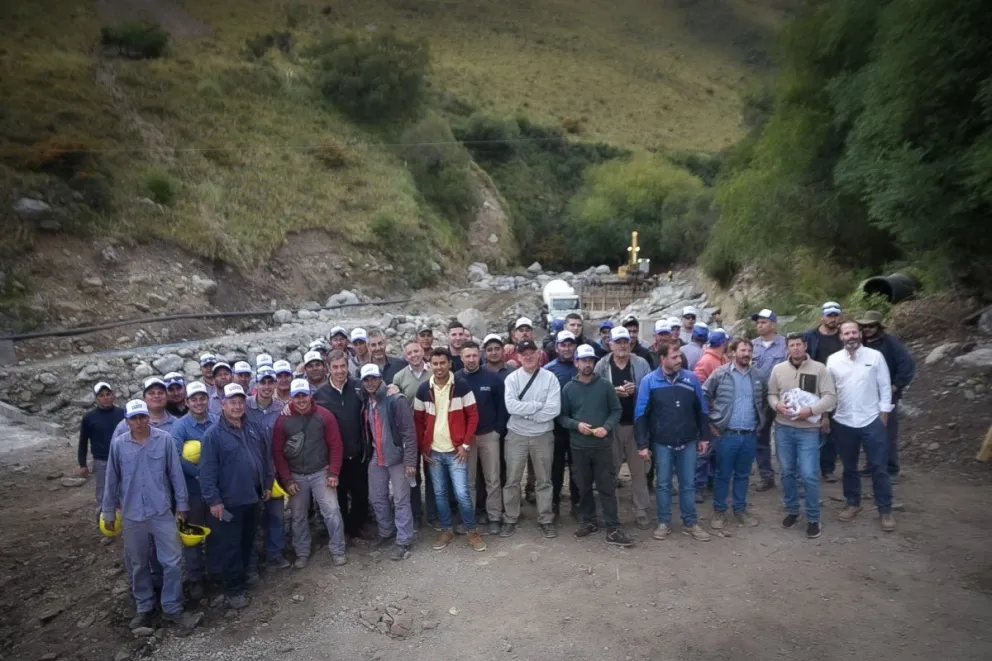 Gato Fernández recorrió las obras que ejecuta el Gobierno Provincial en Merlo