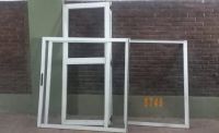 Villa Dolores: los atraparon robando las ventanas del edificio municipal