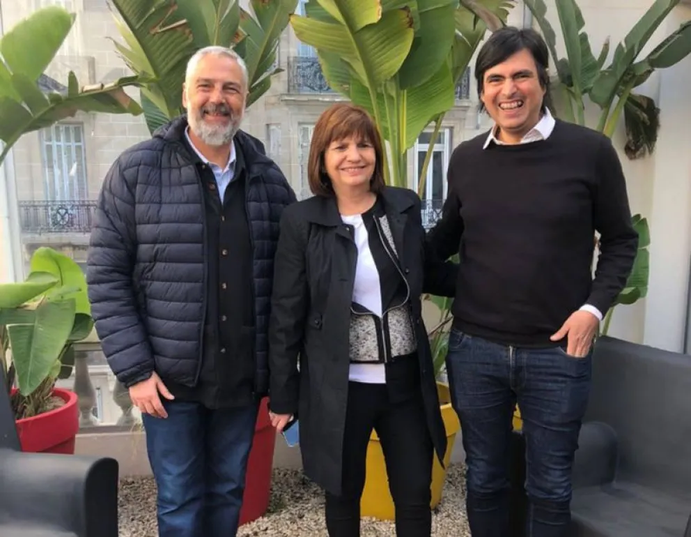 Carlos Almena, junto a Charly Pereira y Patricia Bullrich.